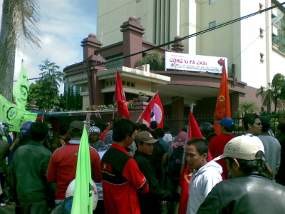 Lagi-lagi Grand Aquila Digeruduk Buruh