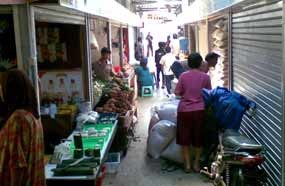 Pedagang Pasar Koja Mulai Tempati Pasar Sementara