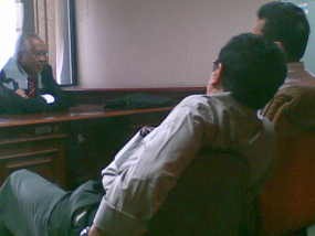 Jelang Sidang, Aulia Pohan cs Berbincang Santai