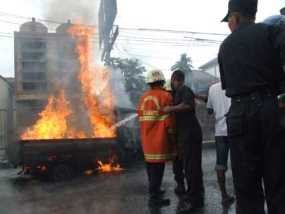 Mobil Terbakar di KM 11 Tol Cikampek