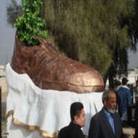 Monumen Sepatu Dipindahkan Atas Permintaan Pemerintah Irak