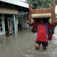 Sungai di Driyorejo Meluap, Ratusan Warga Mengungsi