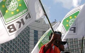 Sekretaris FKB Annisah Mahfudz Dicopot