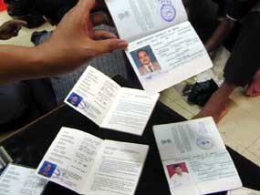 Untung Rugi Paspor Coklat dan Hijau