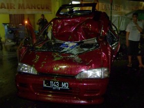 Hujan Deras, Pohon Asem Tumbang dan Timpa Espass