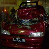 Hujan Deras, Pohon Asem Tumbang dan Timpa Espass