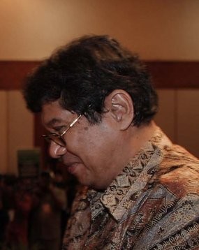 Kisah Aulia Pohan dan Kemeja Lengan Pendek