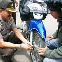 Pencurian Motor Marak, Polisi Bagikan Gembok Gratis