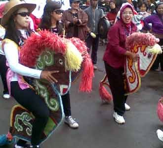 Kuda Lumping Geruduk Gedung Sate