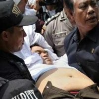 Seribu Pelayat Antar Jenazah Aziz Angkat ke Pemakaman