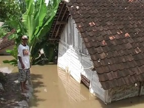 Warga di Bantaran Sungai Bengawan Solo Mulai Mengungsi