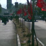 Panwas Ngeri Copot Atribut Parpol di Ketinggian   