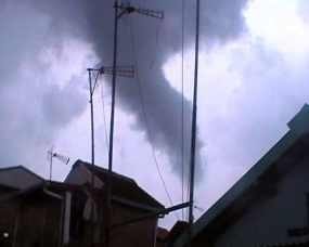 Puting Beliung Hajar 200 Rumah