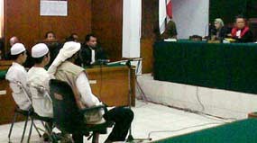 Teroris Palembang Satu Geng dengan Abu Dujana