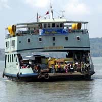 Terapung-apung di Laut, KMP Aeng Mas Ditarik ke Pelabuhan