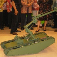 Indonesia Kembangkan Robot Penjinak Bom Bersenjata