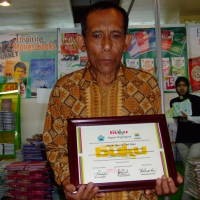 Abah Uju: Saya Sering Dihina karena Bukunya Usang