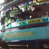 Tabrak Biker, Bus Kowan Bisata Diamuk Massa