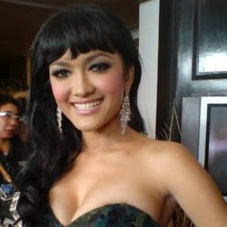 Julia Perez Ingin Jadi Legenda Horor
