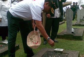 Sakit, Prabowo Absen Nyekar ke TMP Kalibata