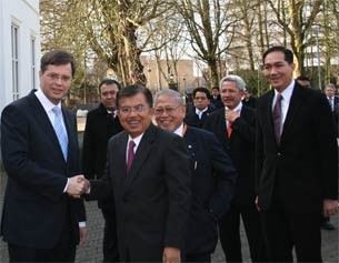 PM Balkende Tinggalkan Brown Demi JK