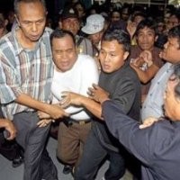 Keluarga Resah Menunggu Hasil Otopsi Aziz Angkat