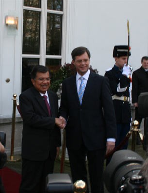 Hari Ini JK Kunjungi Prinsenhof dan Museum Nusantara