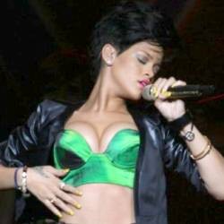 Promotor Tunda Penjualan Tiket Konser Rihanna