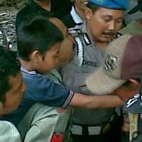 Praktek Pengobatan Ponari Berakhir Pukul 18.40 WIB