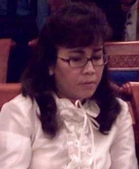 Diperiksa BK DPR, Paulina Didampingi Pria Bersorban