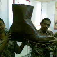 Yuk! Nonton Sepatu Raksasa di JCC