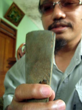 Pemilik Batu Petir Banyuwangi Mulai Didatangi Warga