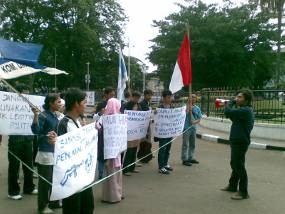 Mahasiswa Demo Caleg yang Gunakan Simbol Agama