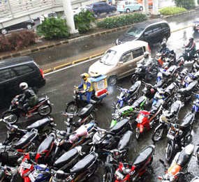 Jalan Rusak Hambat Policy Lajur Kiri Khusus Motor