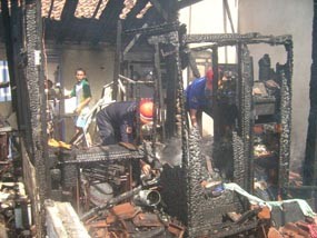 Diduga Arus Pendek, Rumah di Citarum Ludes