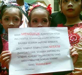 Penari Cilik Kecam PKS