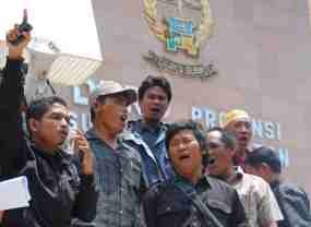 Sopir Angkutan Umum Demo, Pengamanan DPRD Sulsel Diperketat