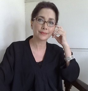 Widyawati Lupakan Misteri Penabrak Sophan Sophiaan