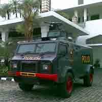 Water Canon Siaga di Kantor Gubernur Jatim