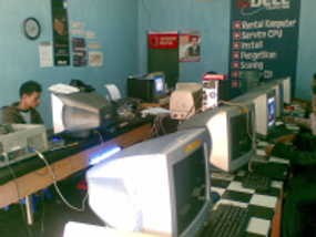 Rusak Gembok, Pencuri Beraksi di Warnet