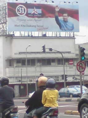 Baliho Kampanye SBY & JK di Jalan Protokol Segera Dicopot