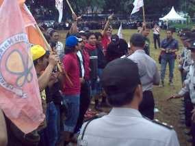 Partai Jeruk VS Partai Manggis Bentrok di Blok M