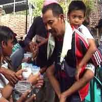 Dukun Cilik Sakti Beraksi Kembali, Wartawan Dilempari Sandal