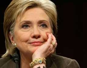 Hillary Sibuk Jabat Tangan, Suvenir dari SD Obama Jatuh