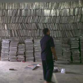 Sampah Sisa Pilgub dan Pilwalkot Menumpuk di Gudang 