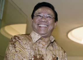 Agung Laksono Pamer Hasil Survei Golkar di Depan Caleg