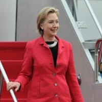 Mahasiswa Medan Protes Kedatangan Hillary Clinton 