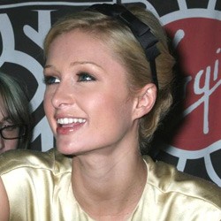 Paris Hilton Si Trendsetter Sejati