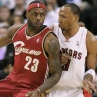 Kalah di Phoenix, LeBron Bayar di Toronto