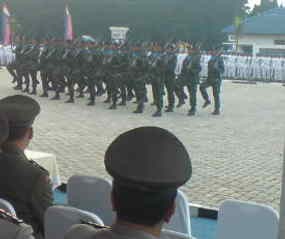 Teriakan Huuu di Atraksi Berbaris HUT Pomal
